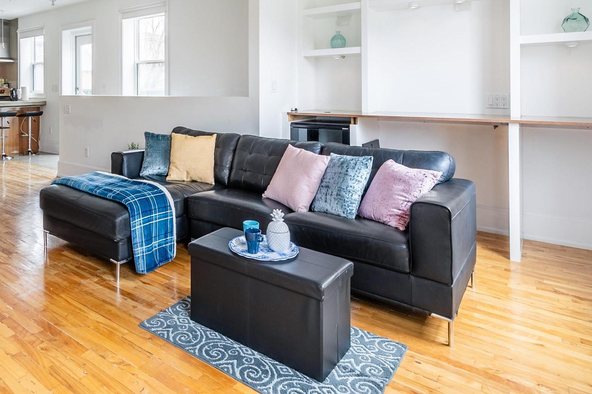 Modern 2 Bedroom Condo - Heart Of Leslieville 多伦多 外观 照片