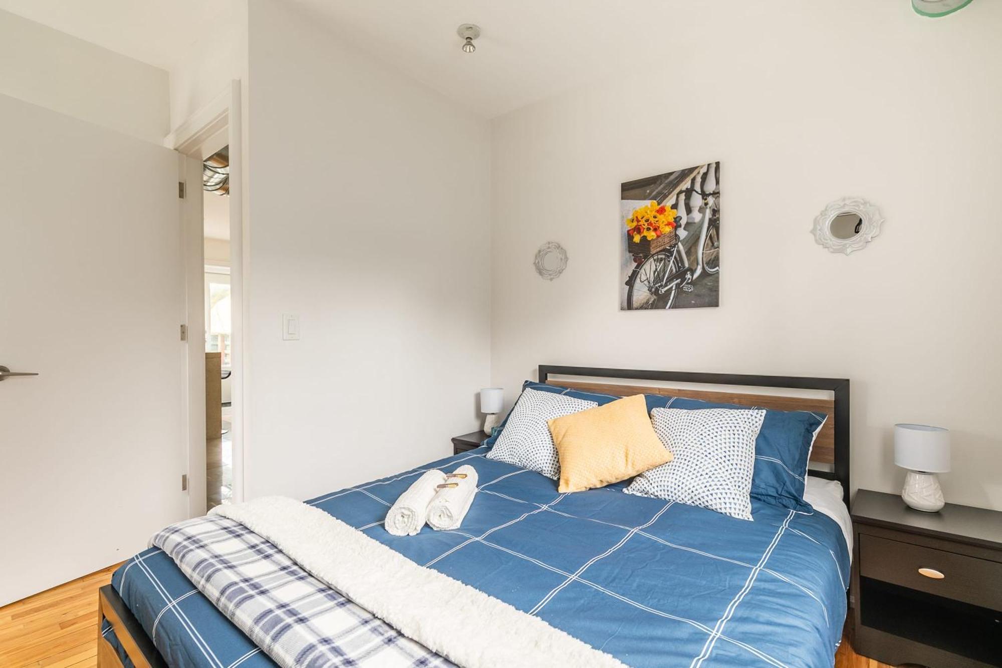 Modern 2 Bedroom Condo - Heart Of Leslieville 多伦多 外观 照片
