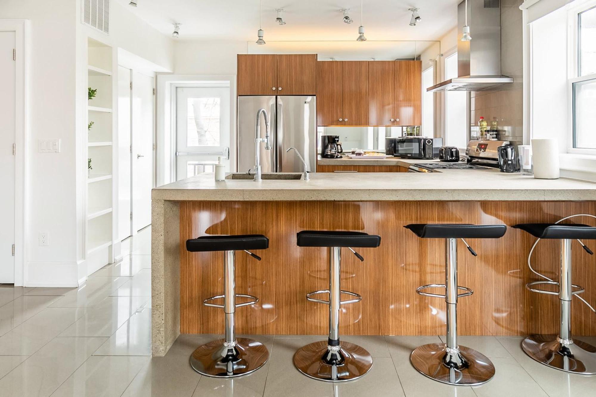 Modern 2 Bedroom Condo - Heart Of Leslieville 多伦多 外观 照片
