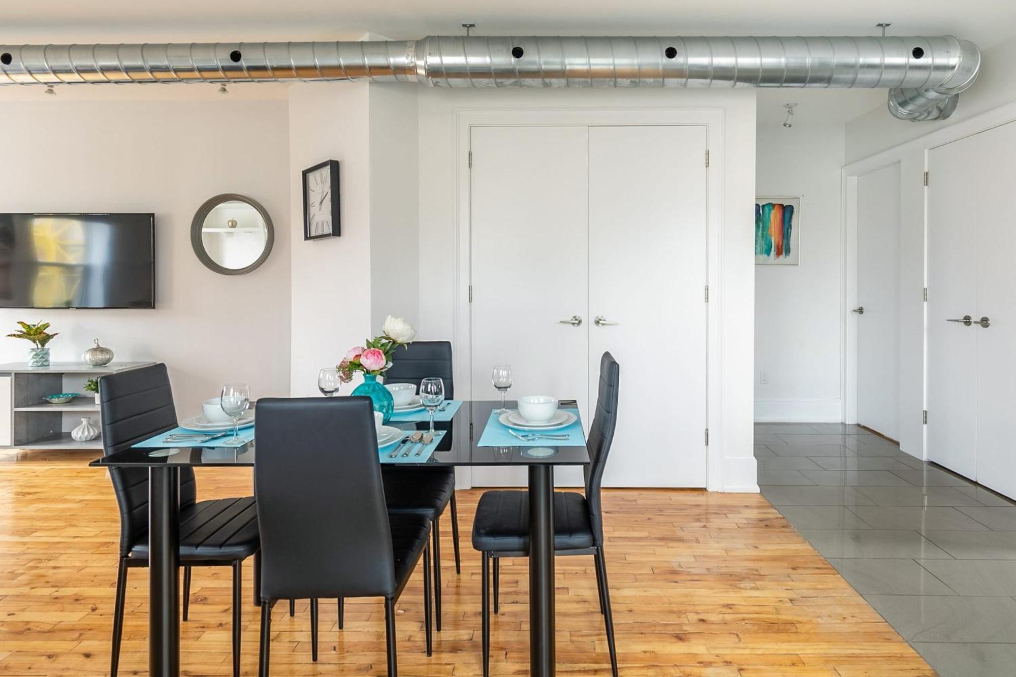 Modern 2 Bedroom Condo - Heart Of Leslieville 多伦多 外观 照片