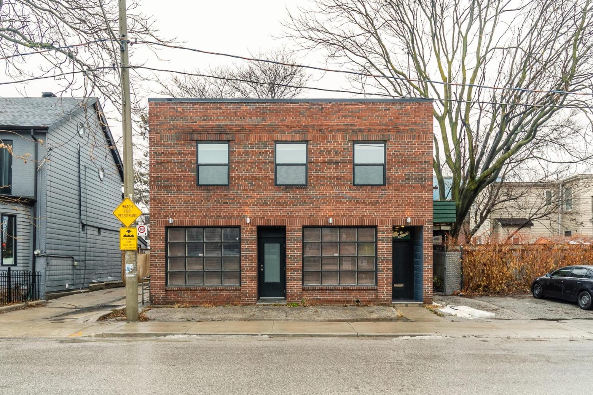 Modern 2 Bedroom Condo - Heart Of Leslieville 多伦多 外观 照片